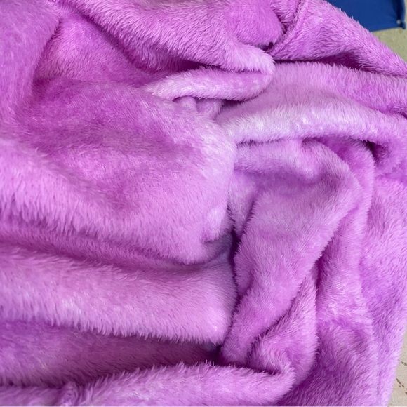 Jay Franco & Sons Plush & Playful Purple Mermaid Tail Sparkly Sequins Blanket - Picture 6 of 7
